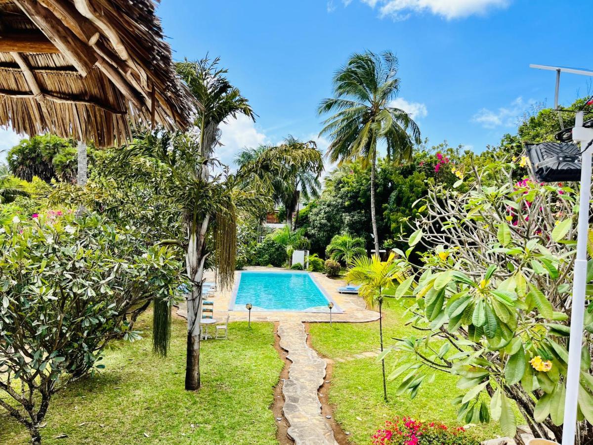 White Nyumba Malindi Apartment Bagian luar foto