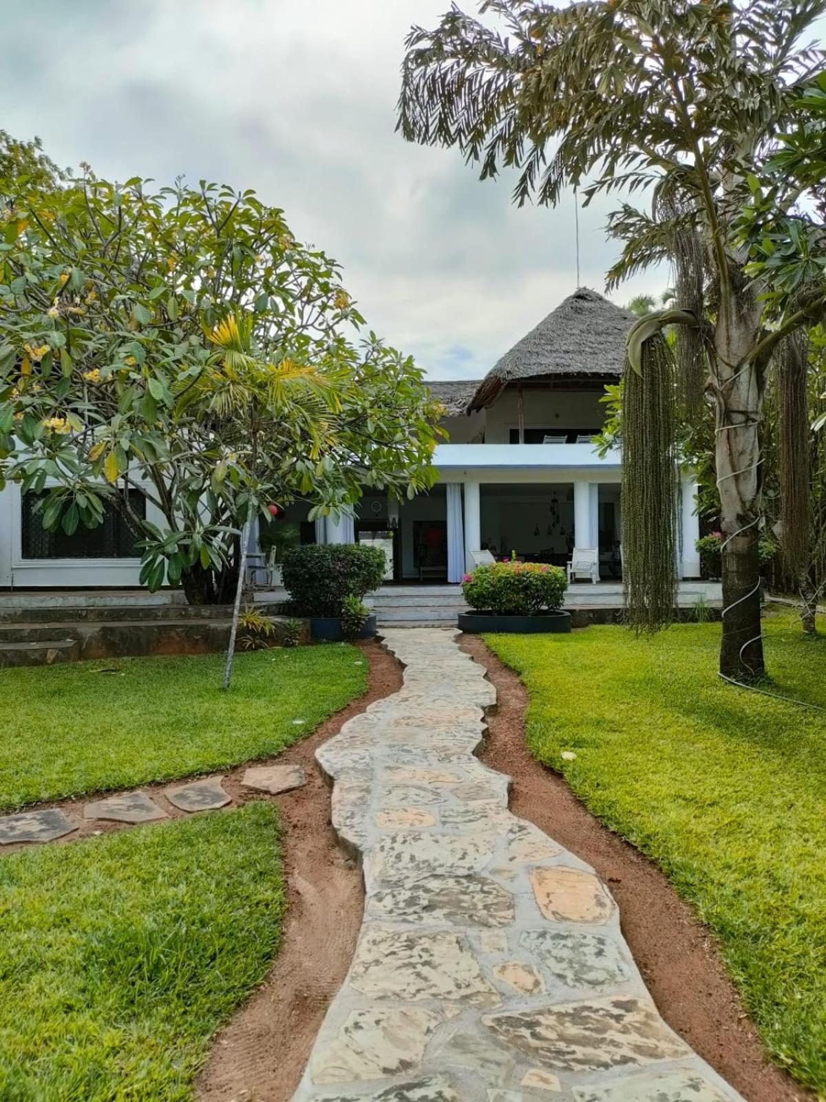White Nyumba Malindi Apartment Bagian luar foto