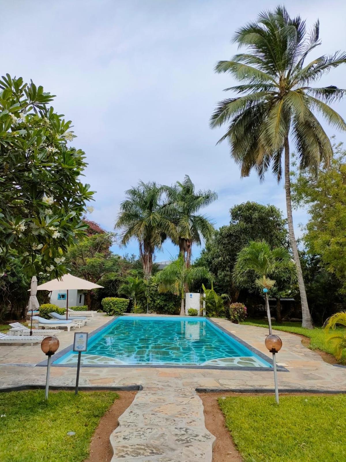 White Nyumba Malindi Apartment Bagian luar foto