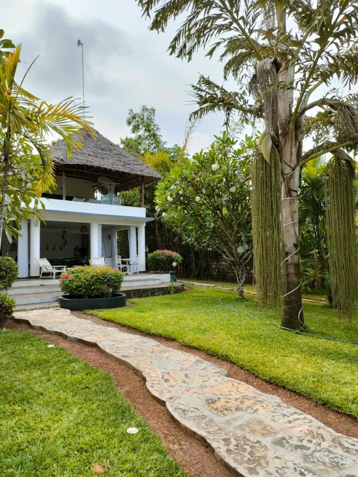 White Nyumba Malindi Apartment Bagian luar foto