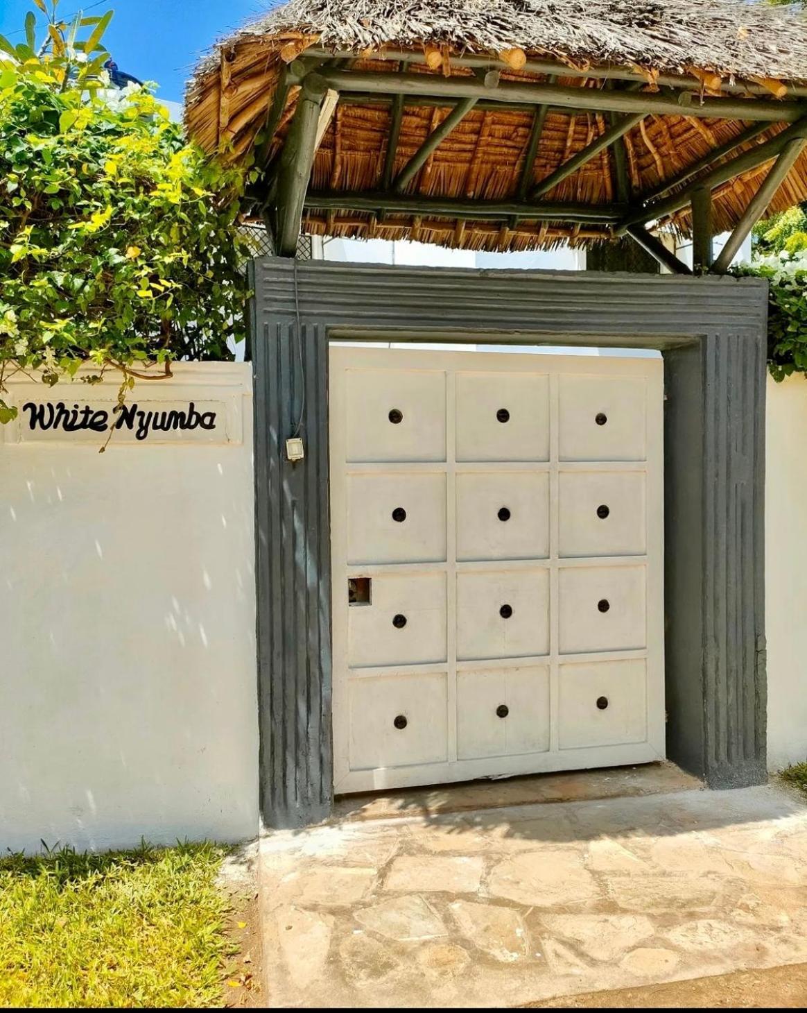 White Nyumba Malindi Apartment Bagian luar foto