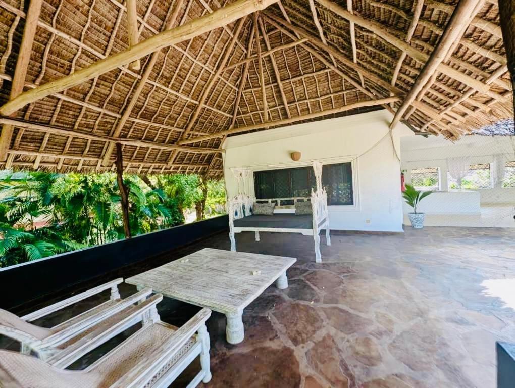White Nyumba Malindi Apartment Bagian luar foto