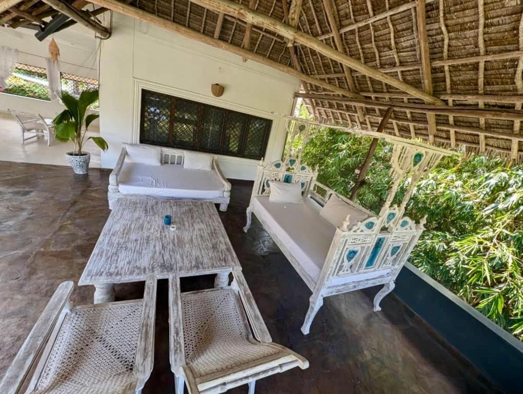 White Nyumba Malindi Apartment Bagian luar foto