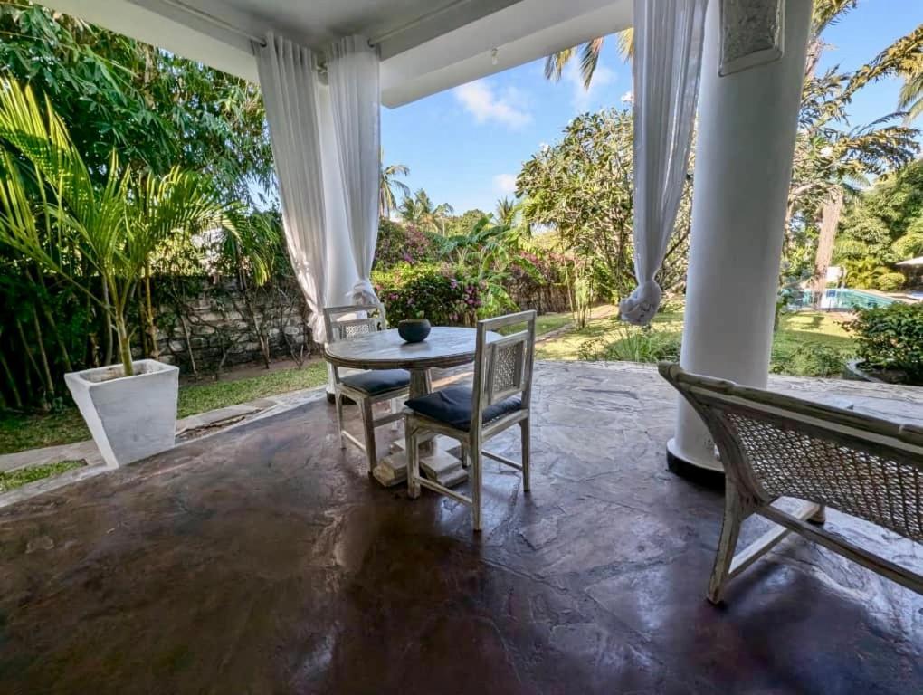 White Nyumba Malindi Apartment Bagian luar foto