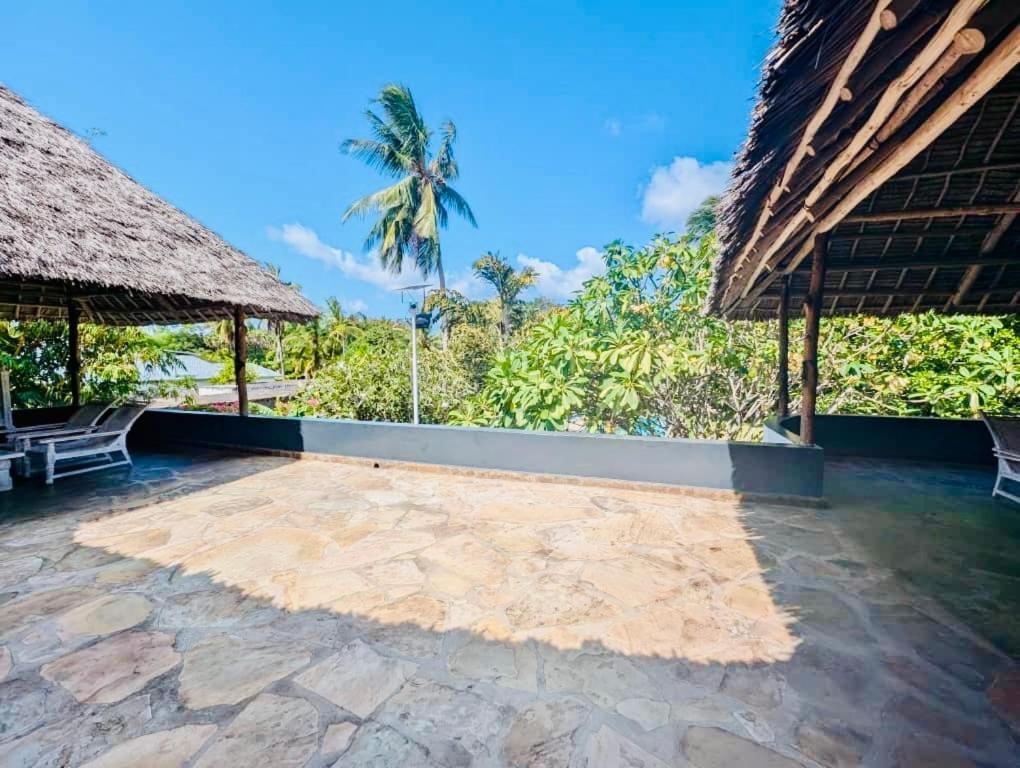White Nyumba Malindi Apartment Bagian luar foto