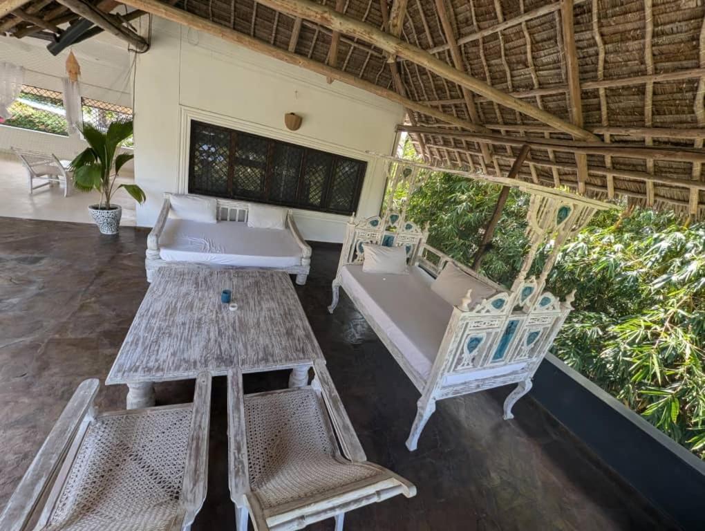 White Nyumba Malindi Apartment Bagian luar foto