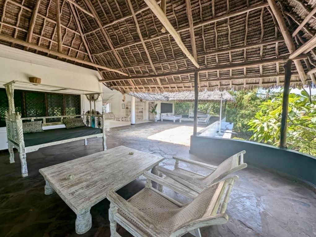 White Nyumba Malindi Apartment Bagian luar foto