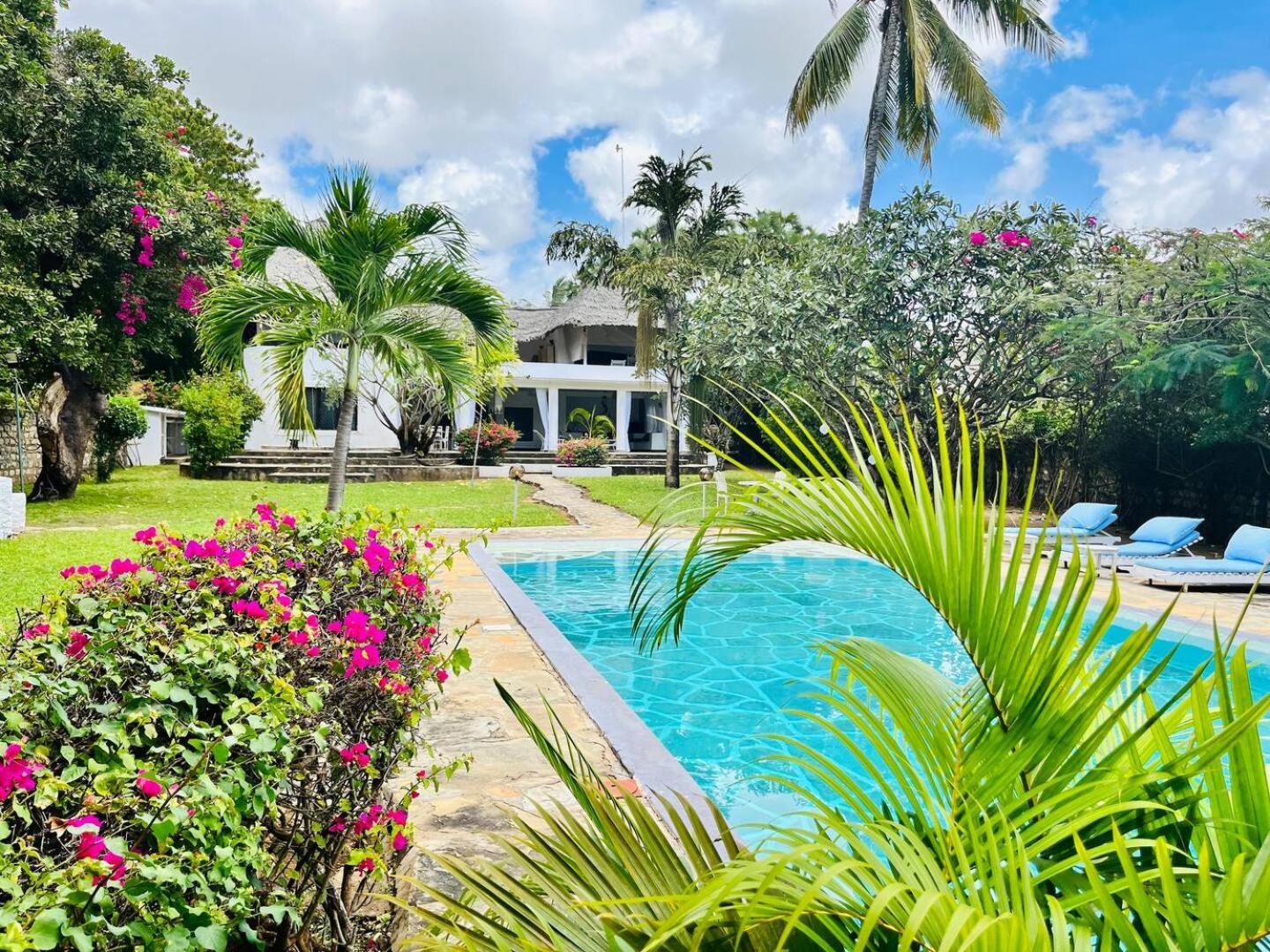 White Nyumba Malindi Apartment Bagian luar foto